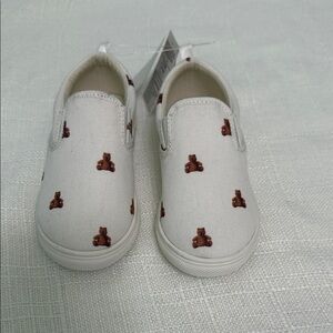 GAP Kids White Slip-On Sneakers with Bear Design